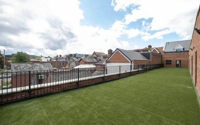 Modern 1 Bedroom Apartment - Camberley