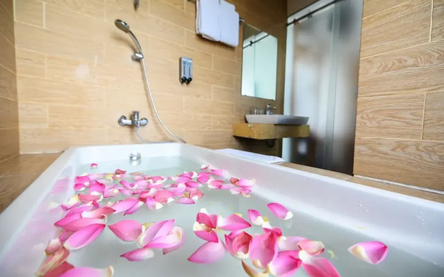 Lang Noi Tan Lap Hotel