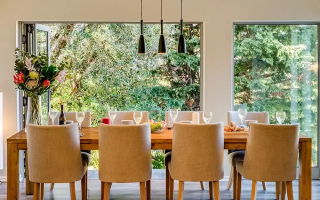 Charming Home With Mountain Views at Rivendell