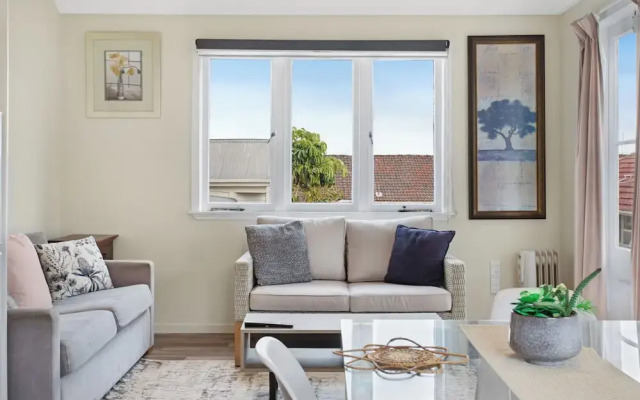 Summerside Loft with Air-con