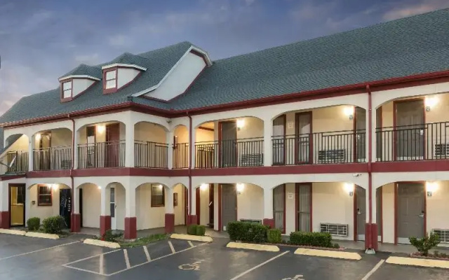 Travelodge By Wyndham Norman