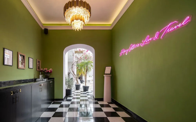 HOLT's Hotel De Mi Independencia