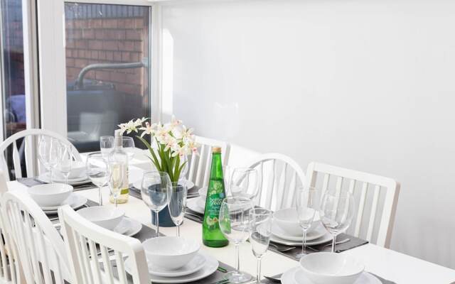 Chandlers Walk Modern Comfy Family Home in Exeter