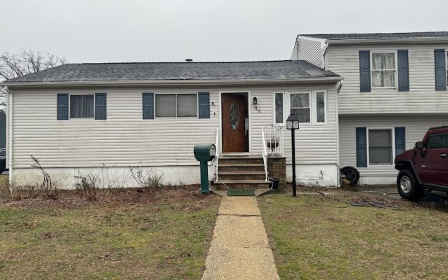 5-bed House in Keansburg With Pool