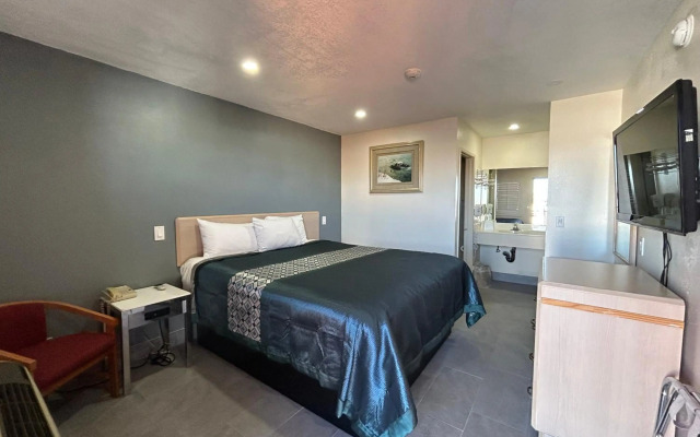 California Inn & Suites Adelanto US 395