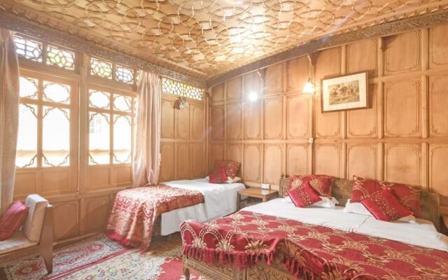 GuestHouser 3 BHK Houseboat d520