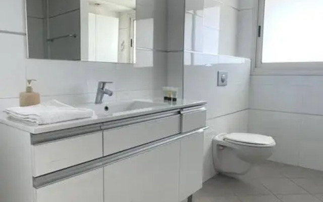 Sunny 3BR Apartment Golf Residence