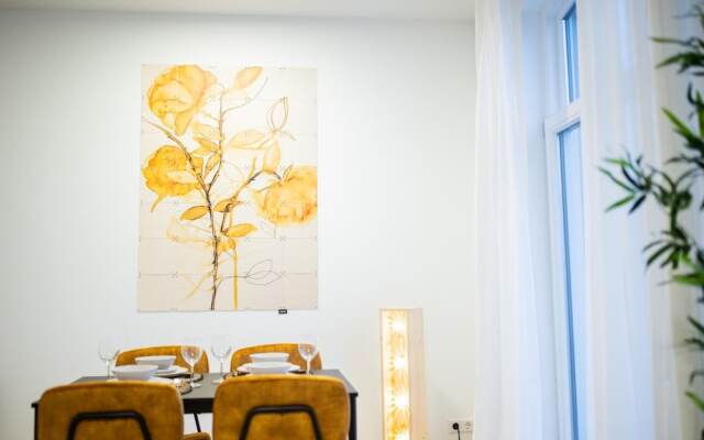 Alphabet 1 BR Apartment Ss177