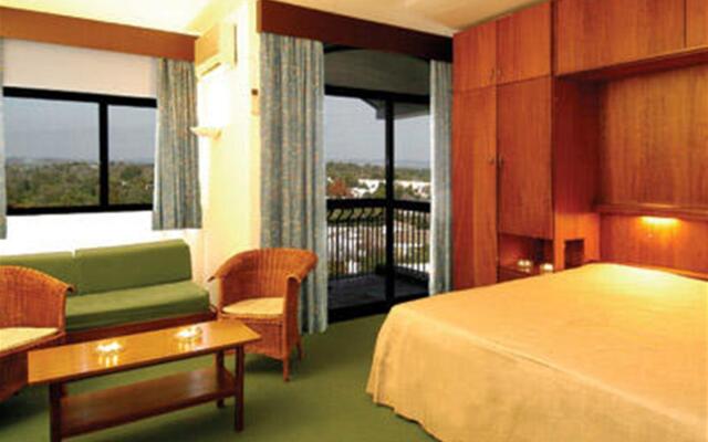 Ozadi Tavira Hotel
