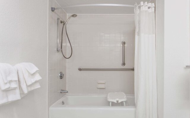 Simple Rewards Inn