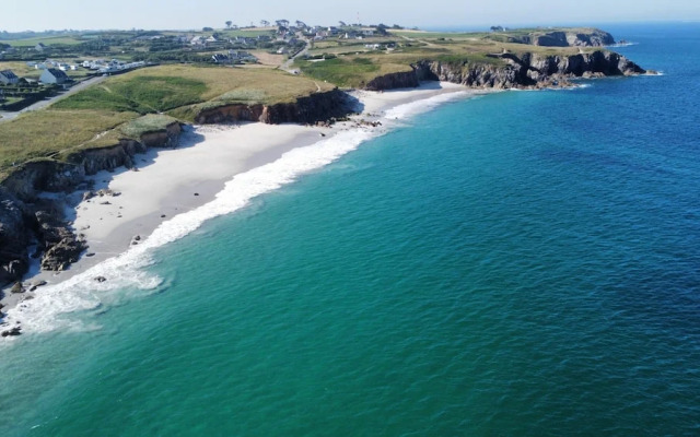 Pretty new House With Small sea View