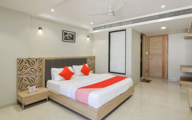 OYO Flagship 19307 Hotel Season Choice