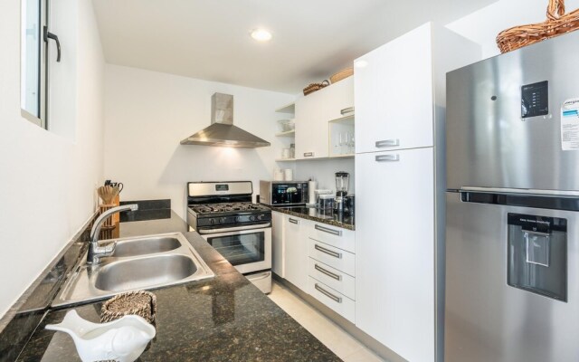 Stay and Feel Comfortable in This Spacious and Modern Apartment