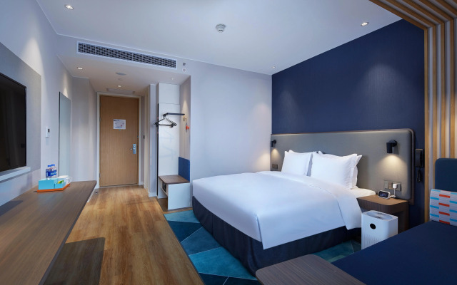 Holiday Inn Express Shanghai Kangqiao by IHG