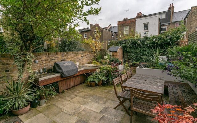 Modern 2 Bedroom Garden Apartment in West Hampstead