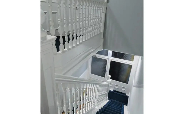 Falcon Crest Guest House