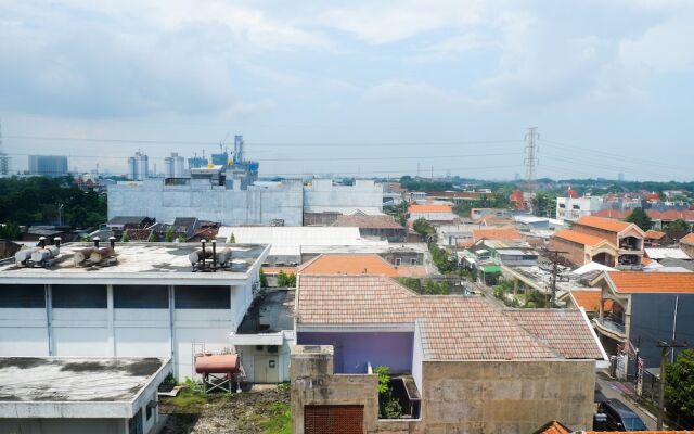 Homey Studio Apartment at Pavilion Permata