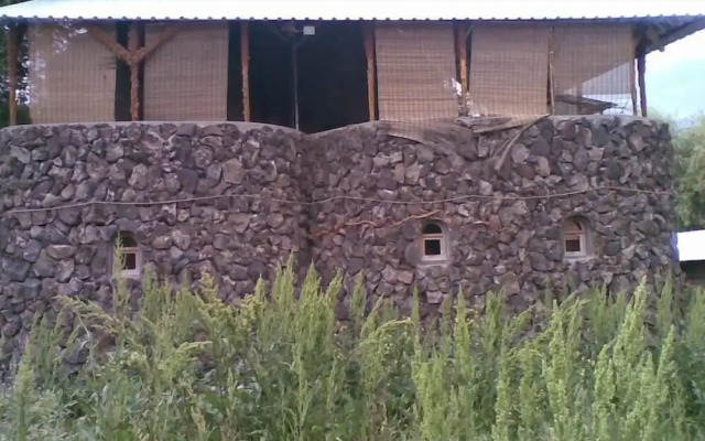 Khosrov Hotel