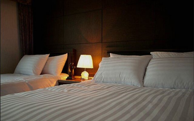 Tourist Hotel The Red