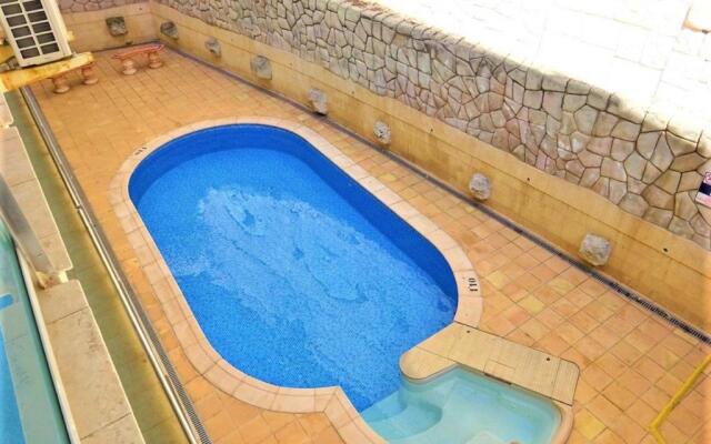 1st Line Daniya APT - Solarium Terrace & Pool
