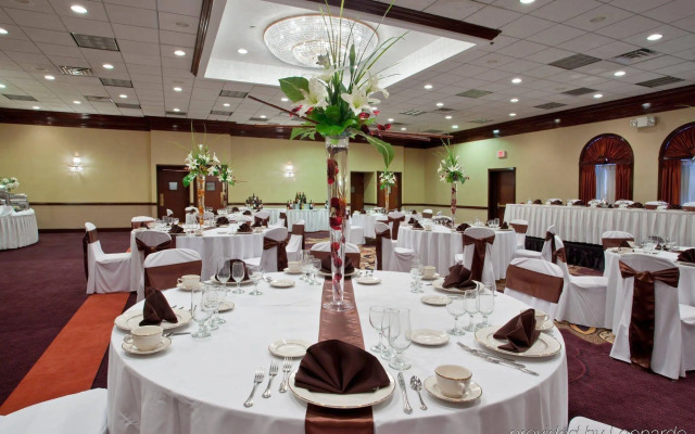 Holiday Inn Youngstown South by IHG