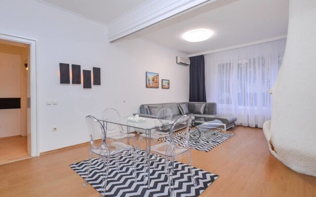 FM Deluxe 2-BDR Apartment - Sweet Home