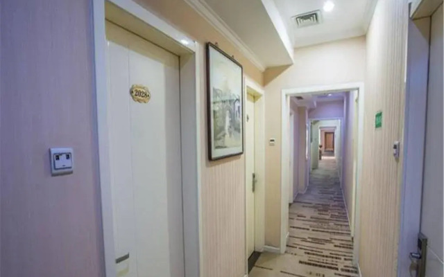 Shenggao Hotel Caoqiao Subway Station