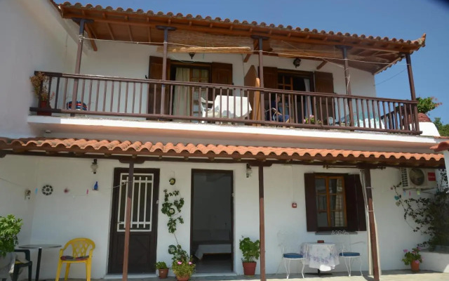 Betsanis Stafylos Apartments