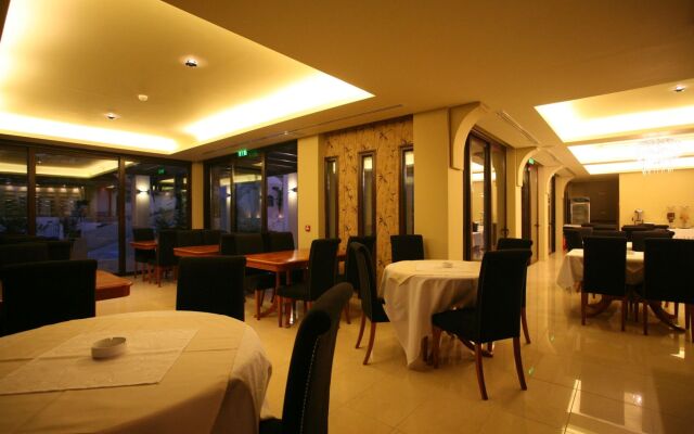 Tesoro Hotel