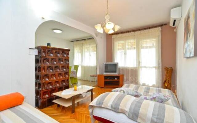 Apartments Mariza 1026