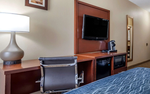 Comfort Inn & Suites Junction City - near Fort Riley