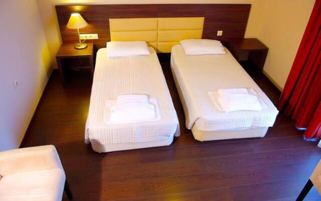 Plotini Hotel