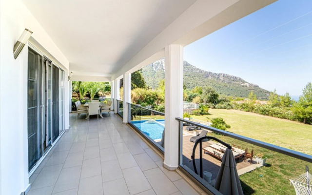 Pleasant House With Private Pool in Fethiye