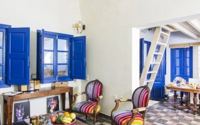 Oia's Sunset Apartments