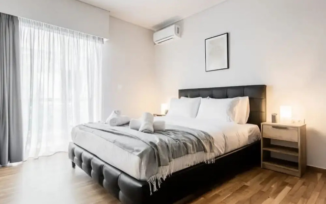 Spacious and Sunlit Seaside Flat