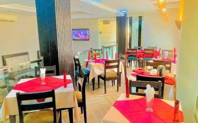 Oakspring Hotel & Luxury Suites
