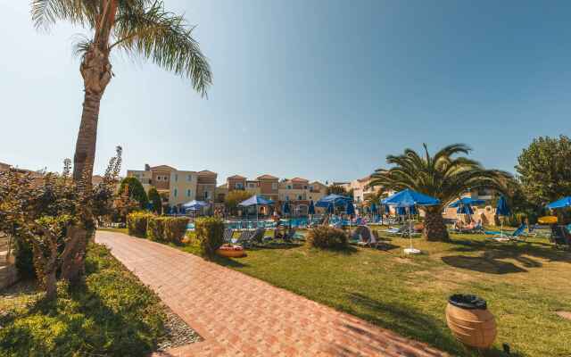 Отель Chrispy Waterpark Resort