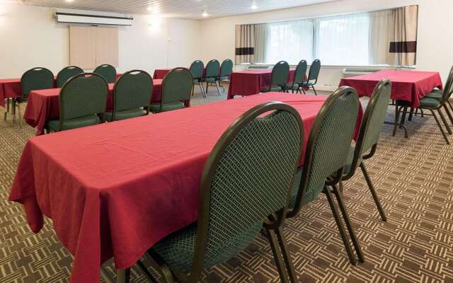 Comfort Inn & Suites Syracuse-Carrier Circle
