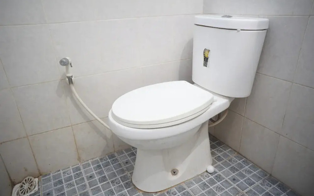 OYO Life 93038 Kost Putra Malilah