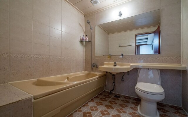 Taebaek Tourist Hotel
