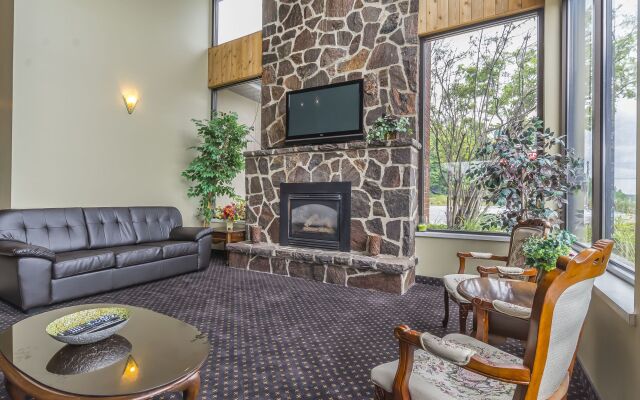 Jolly Roger Inn & Resort