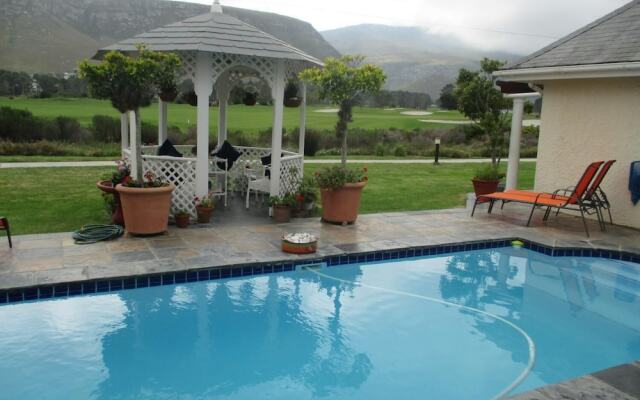 Mulligans Golf Lodge