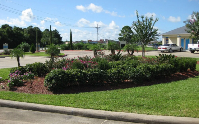 Scottish Inn and Suites