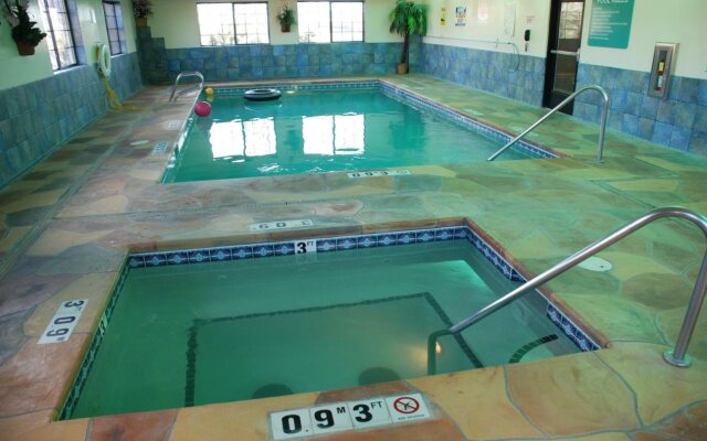 Holiday Inn Express Hotel & Suites Raton by IHG