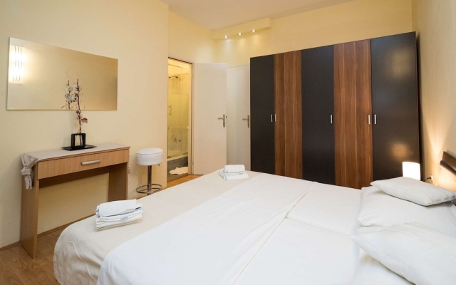 Beautiful Home With Private Pool, Roof Terrace and Summer Kitchen