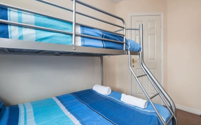 My-Places Elegant 6 Bed Town House - 68