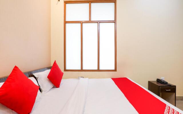 Trimurti Palace by OYO Rooms