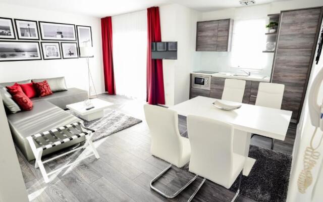 Sunset Deluxe Apartments