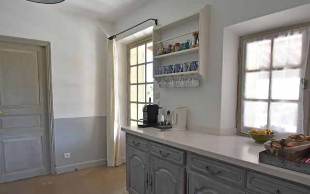 Luxurious Villa in Roussillon With Private Swimming Pool