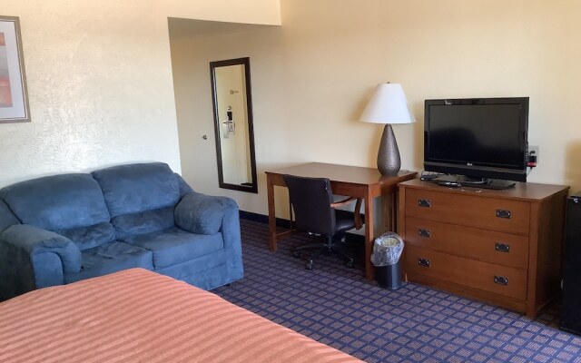 Silver Spur Vintage Inn & Suites